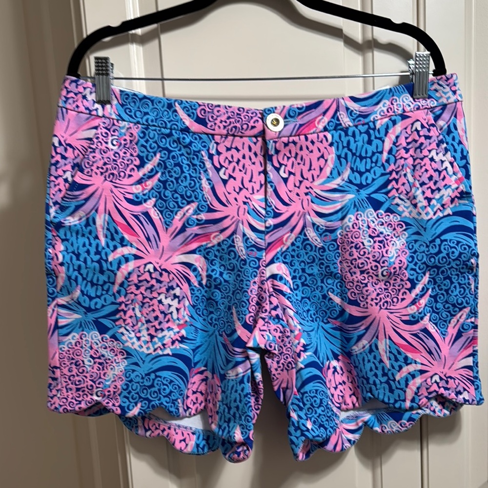 Size 12 Lilly Pulitzer Darci knit short, like new
